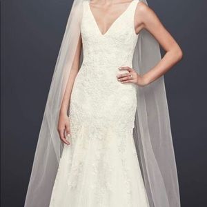 gorgeous Oleg Cassini wedding dress it’s size 8